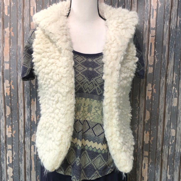 Aeropostale Ivory Fuzzy Faux Fur Hooded Vest - XS - Picture 4 of 8